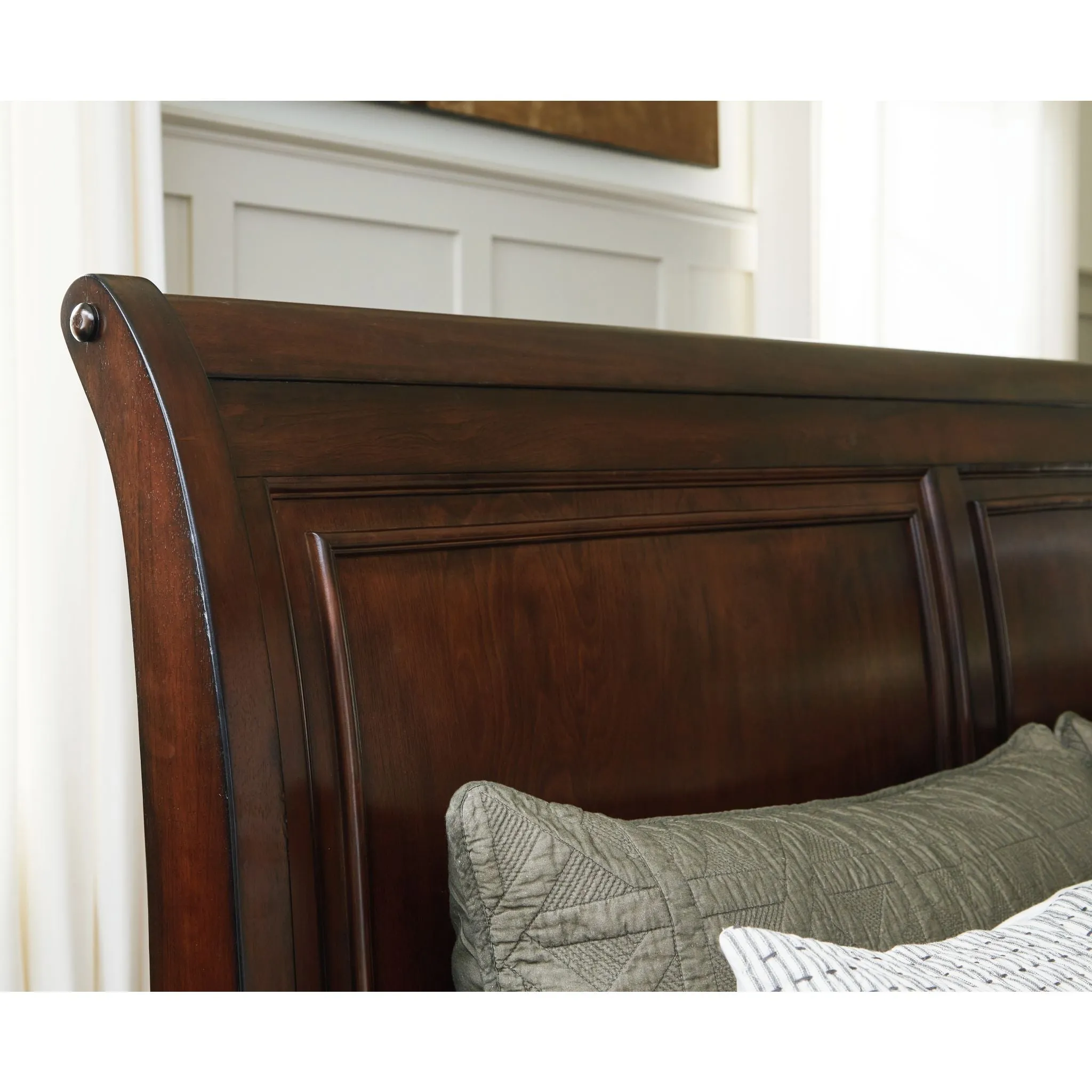 Brookbauer Queen Sleigh Bed