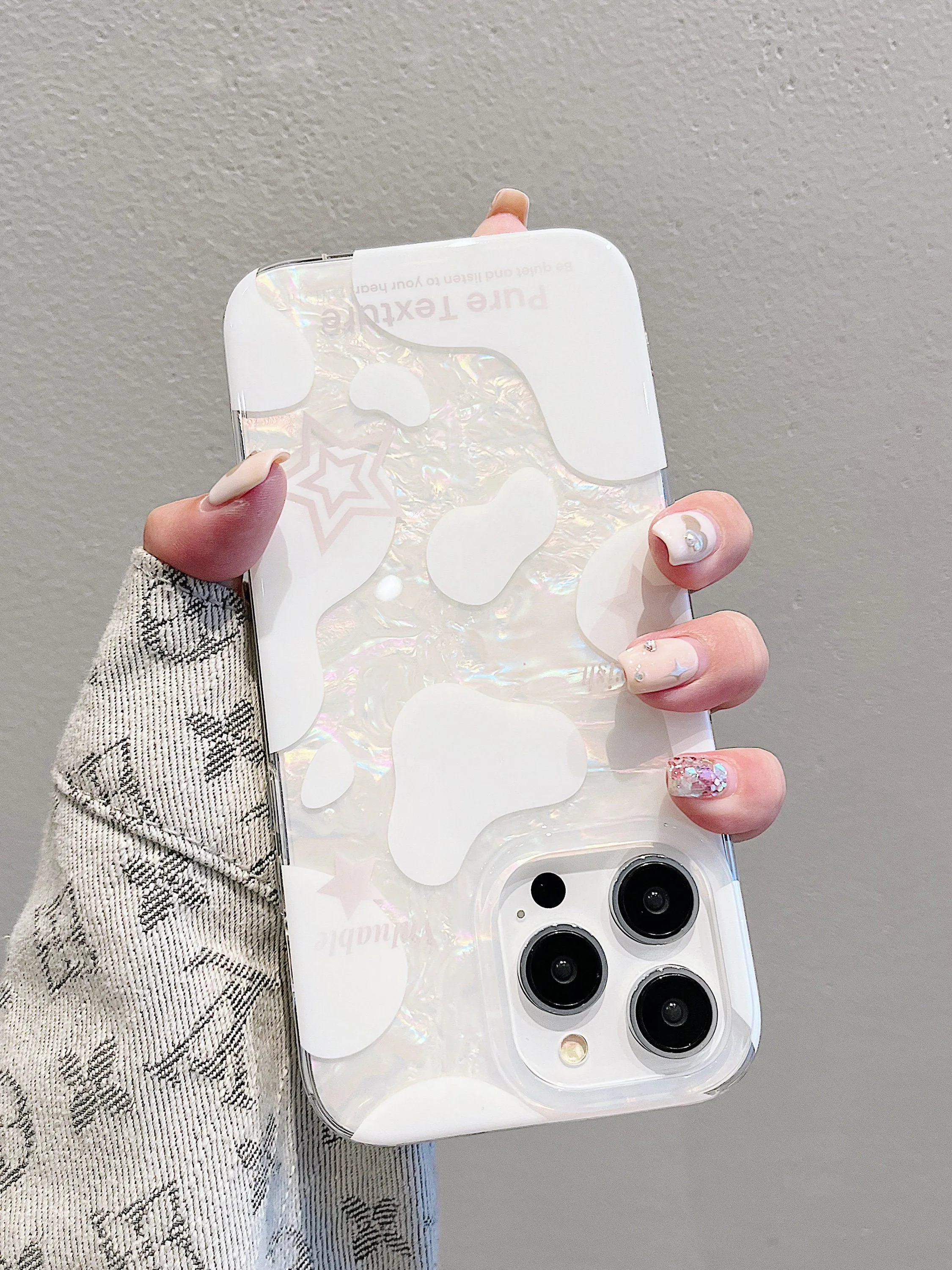 Cute Holographic Milk White Fairy Shell Pattern Design with Stand & Pearl Strap Protective Phone Case for iPhone 11 12 13 14 15 Pro Max Case