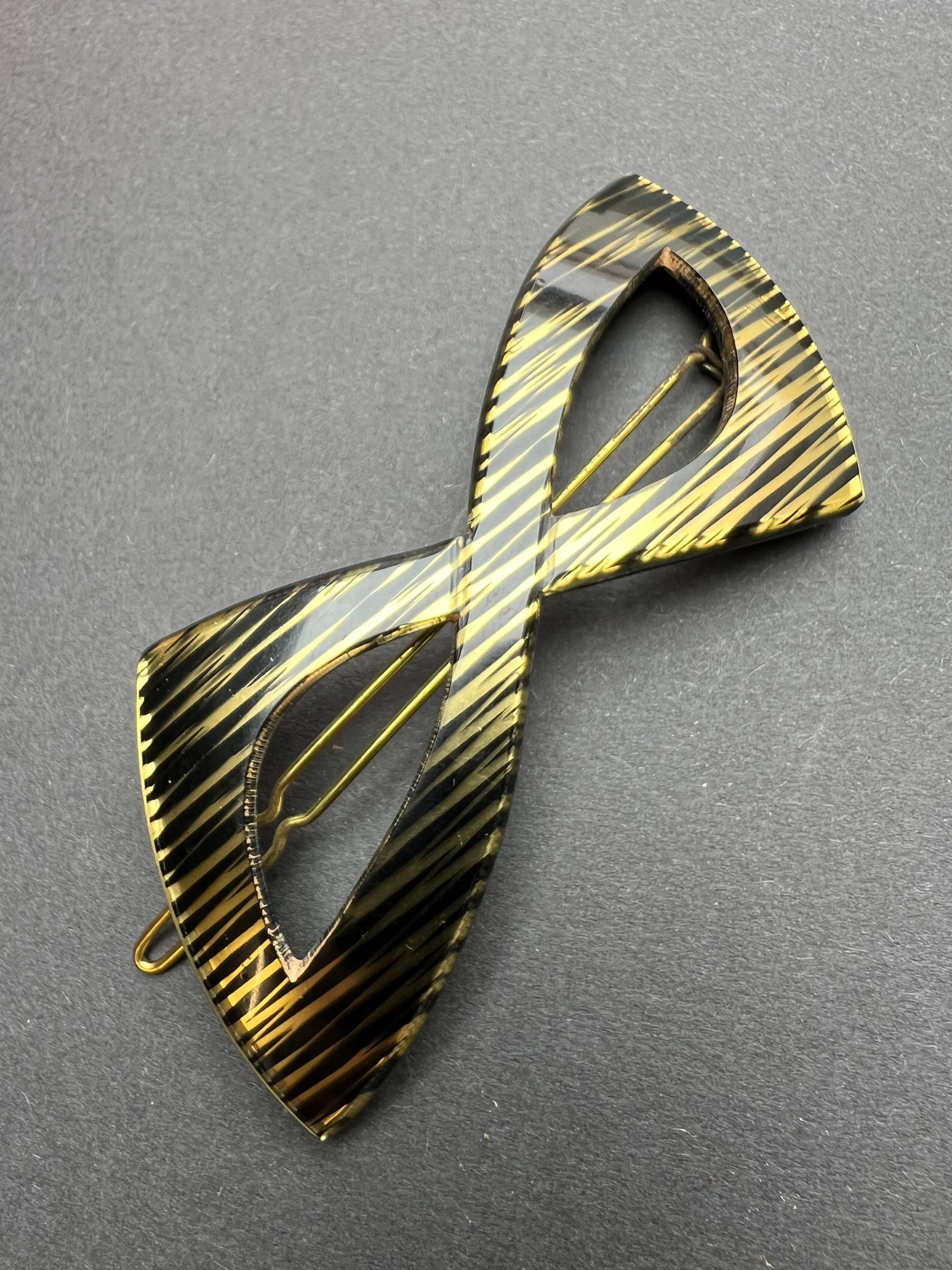 Impressive Big Mid Century Lucite Bow Hair Clip