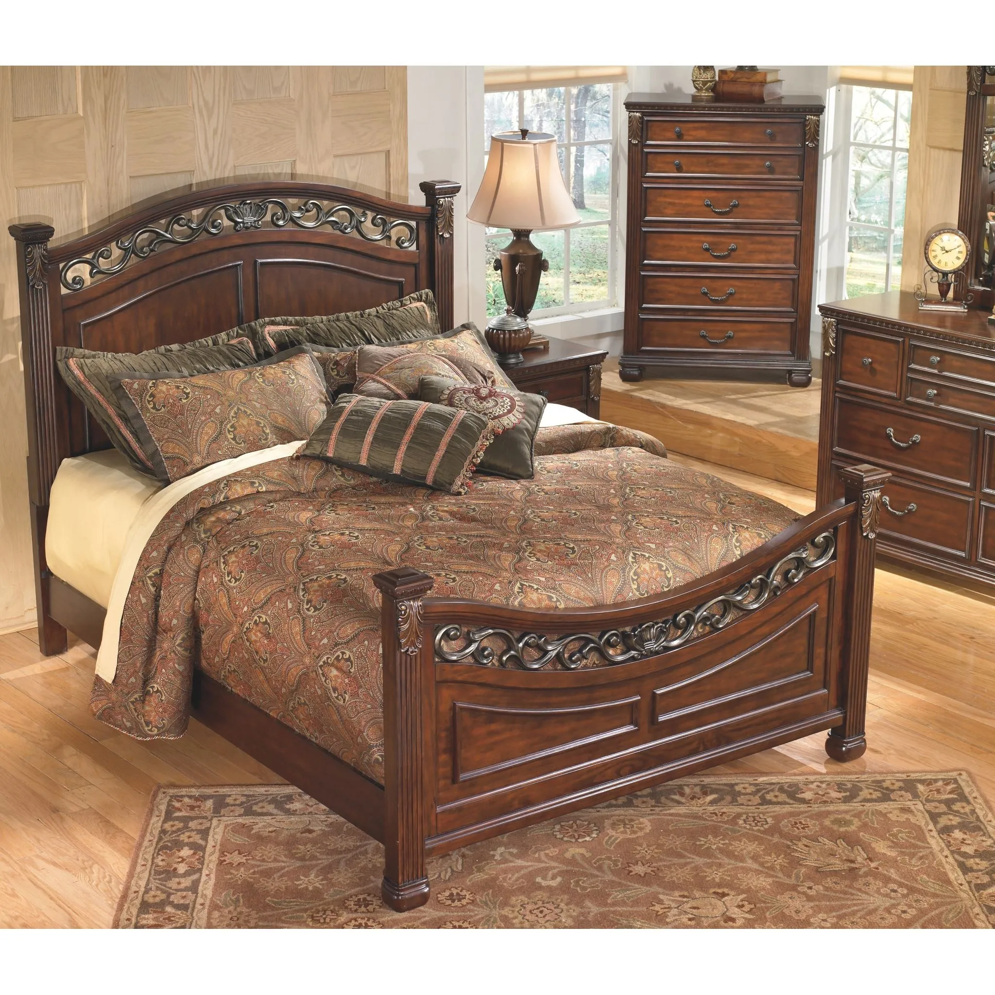 Leahlyn 3 Piece Panel Bed