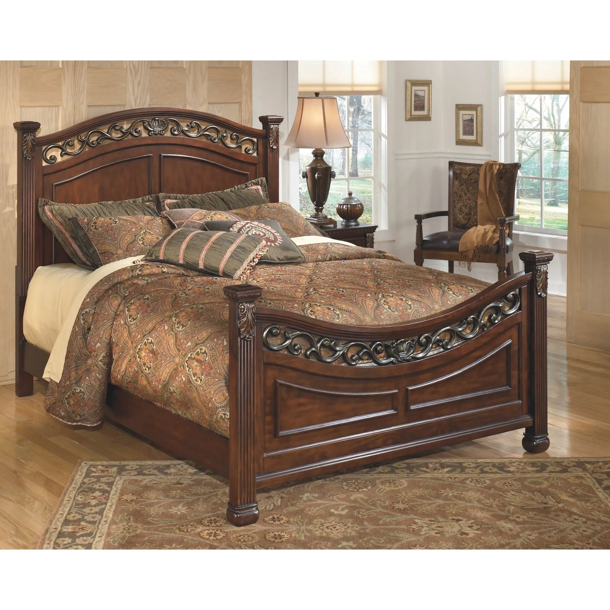 Leahlyn 3 Piece Panel Bed