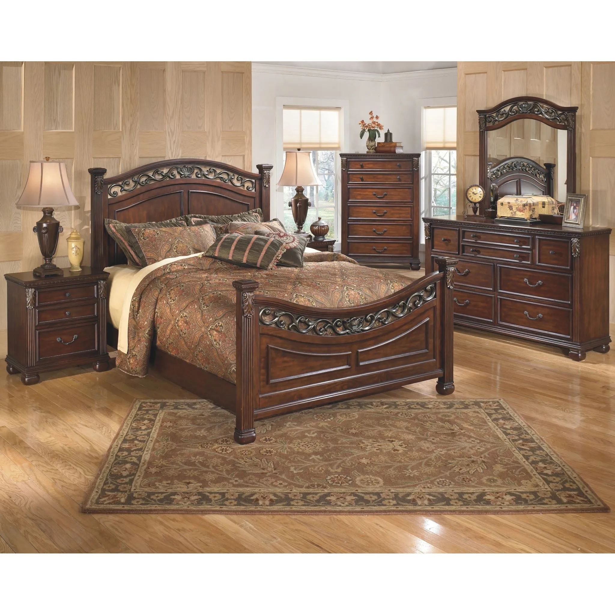 Leahlyn 3 Piece Panel Bed