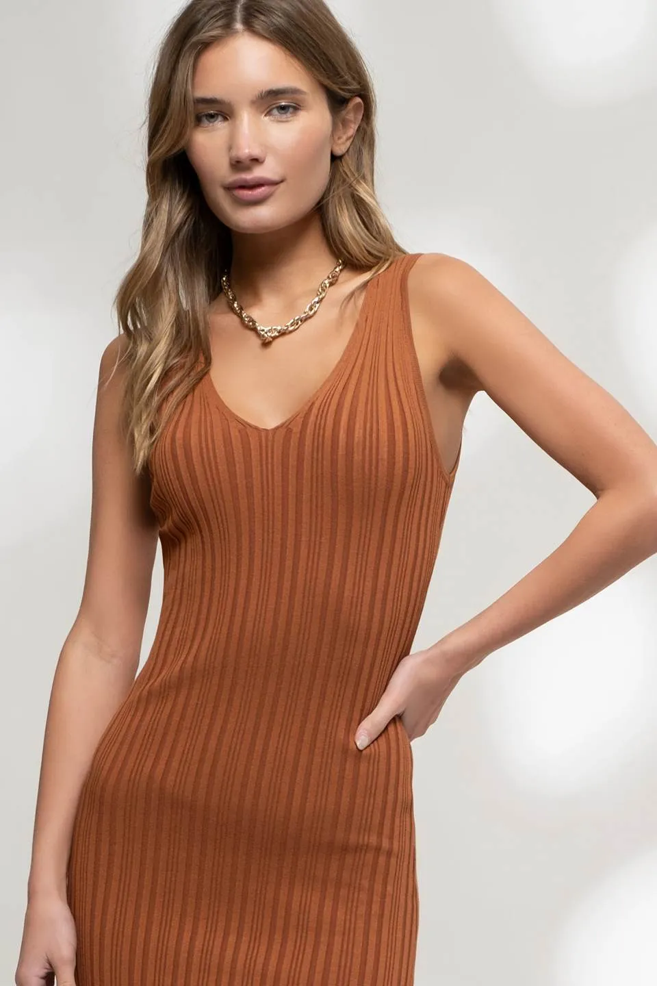 V NECK SLEEVELESS SWEATER KNIT MIDI DRESS