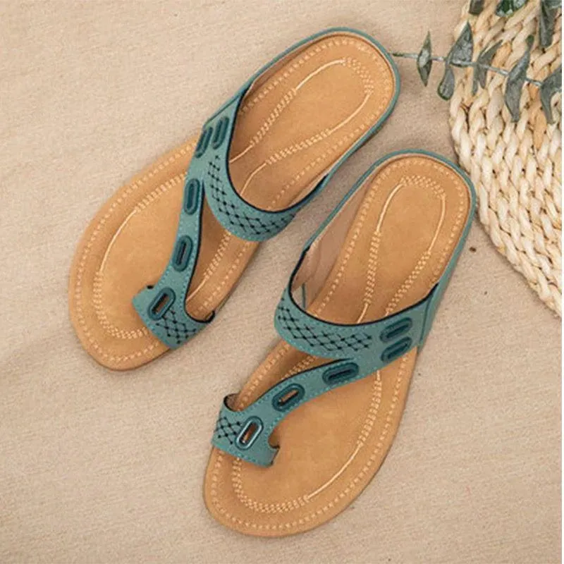 Women flat ring toe summer 
slide sandals