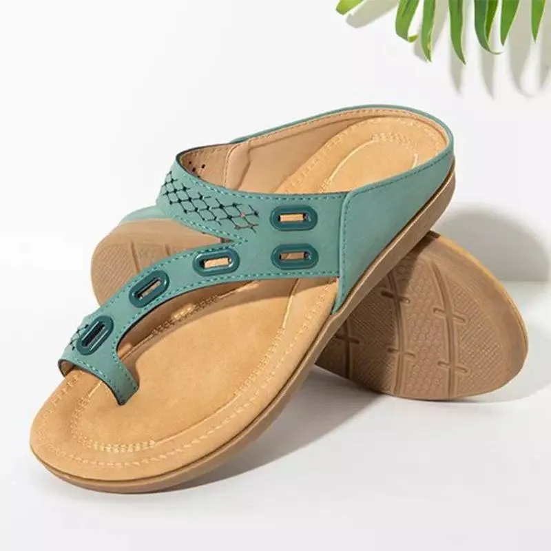 Women flat ring toe summer 
slide sandals